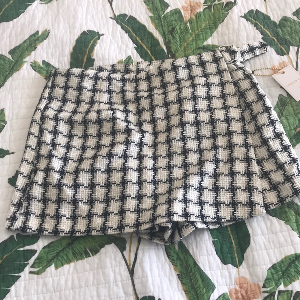 Forever 21 wrap skort with tags